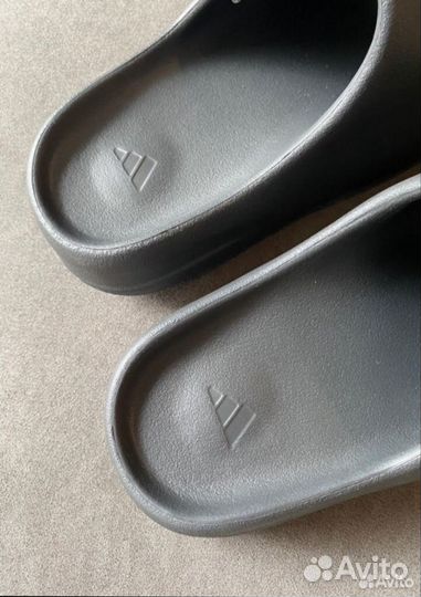 Тапки adidas yeezy slide