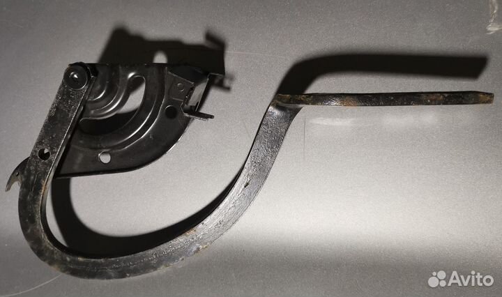 Новая петля багажника Daewoo Nexia