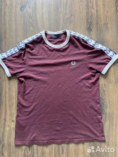 Футболка fred perry с лампасами