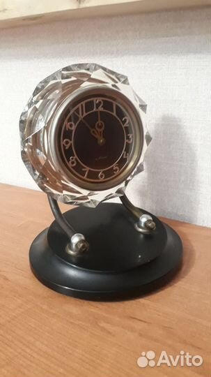 Часы настольные маяк