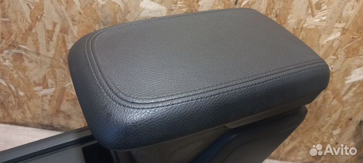 Подлокотник кожа Opel Antara 2013