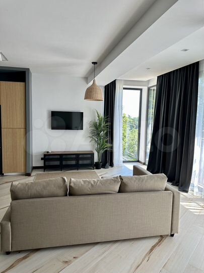 2-к. квартира, 110 м², 1/3 эт.