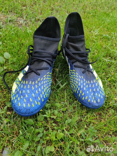 Футбольные бутсы adidas predator