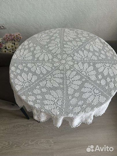 Скатерть белая круглая,диаметр 130 см
