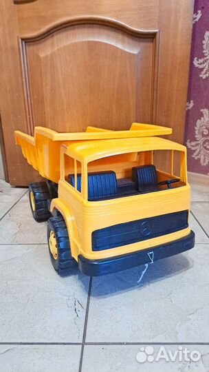Игрушка самосвал большой