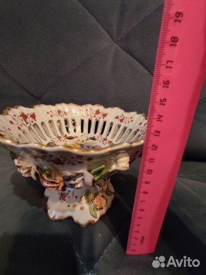 Ваза для фруктов на ножке