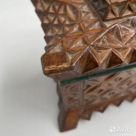 Шкатулка старинная деревянная резная сундучок
