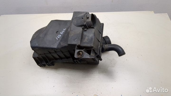 Корпус воздушного фильтра Skoda Octavia Tour