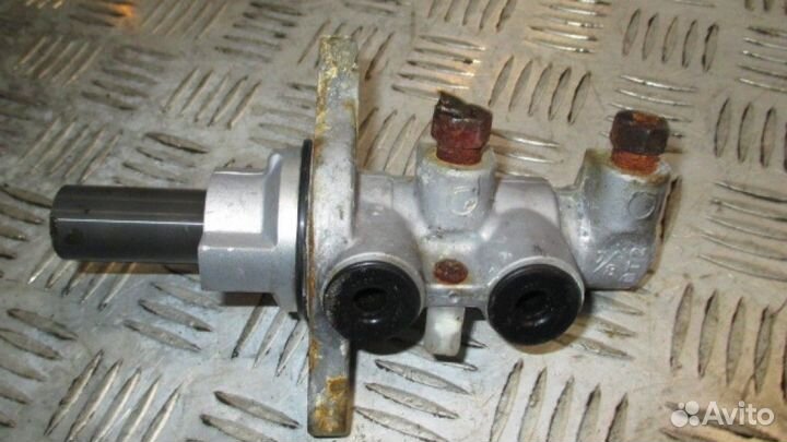 Цилиндр тормозной главный Kia Sportage