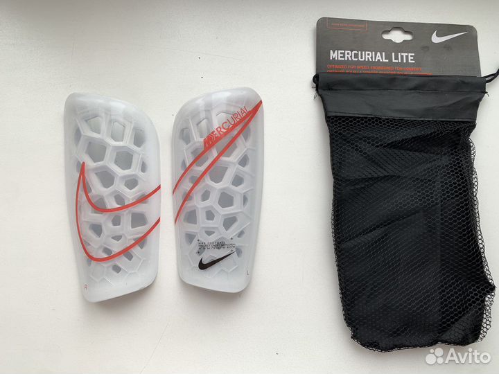 Футбольные щитки