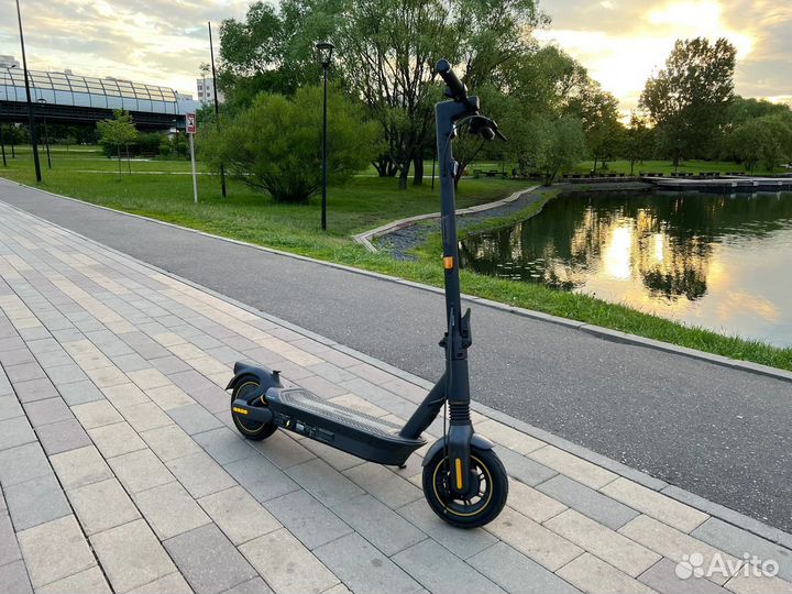 Электросамокат Ninebot Kickscooter MAX G2