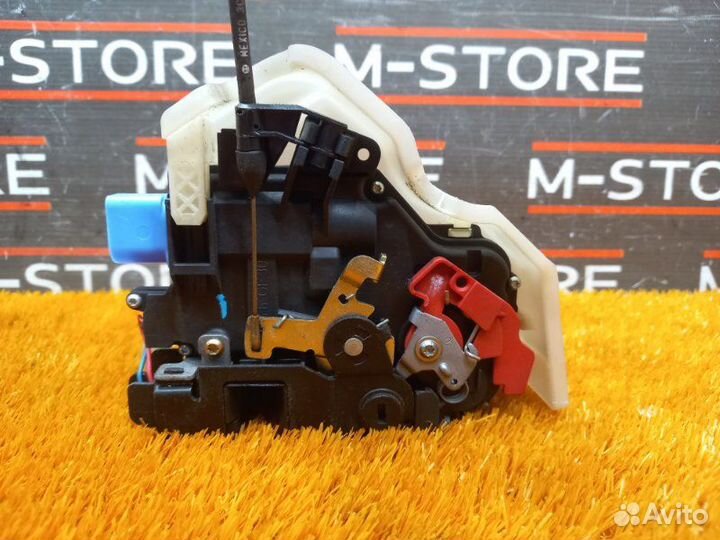 Замок двери задний правый Volkswagen Jetta 1K BWA