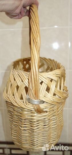 Винтажная плетёная корзина