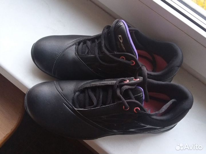 Кроссовки женские