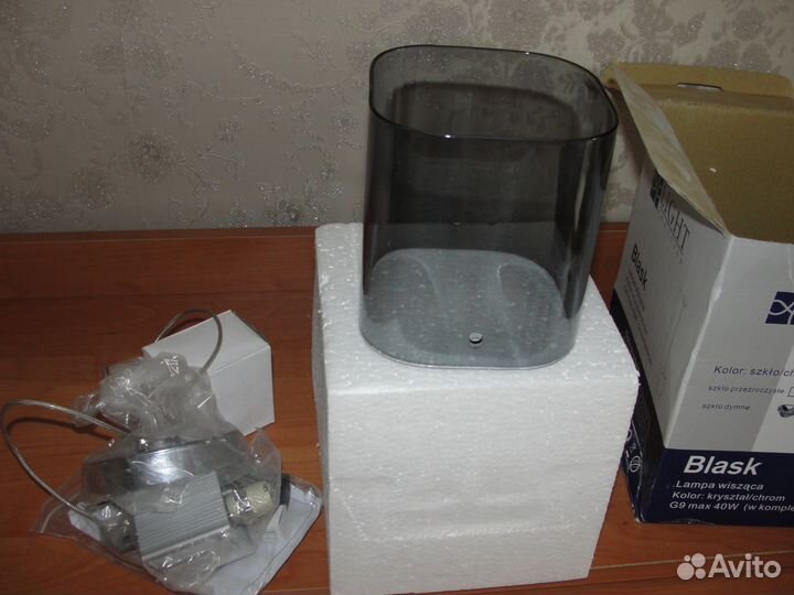 Продам потолочный светильник