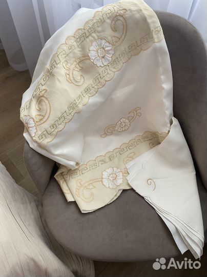 Скатерть с вышивкой новая