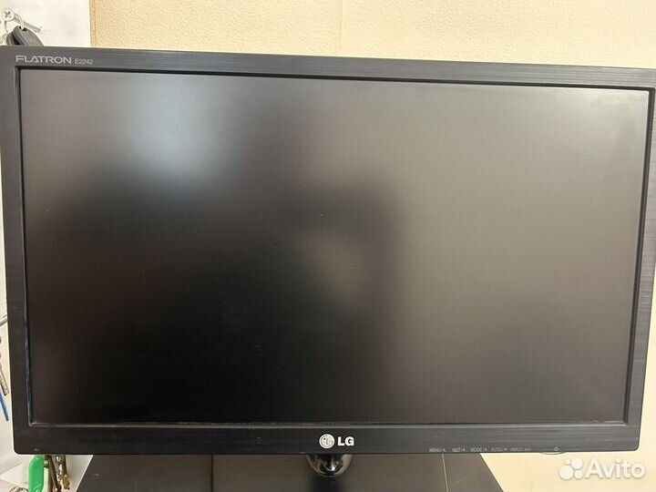 Монитор LG flatron E2242c