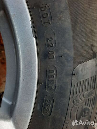Michelin X-Ice North 4 215/65 R16