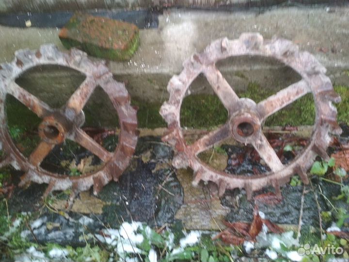 Трактор революции-колеса от него