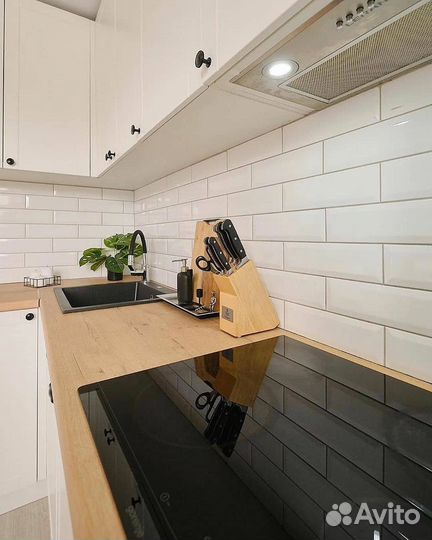 Кухня под потолок с подсветкой на заказ Озерки