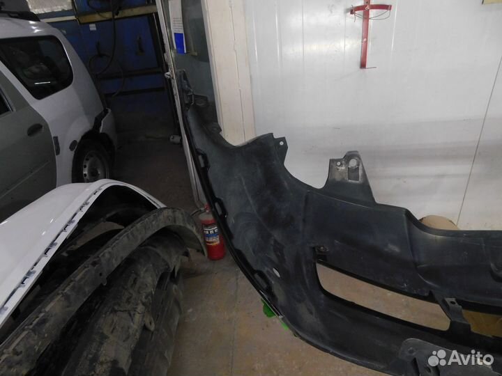 Бампер передний Toyota Land Cruiser 200