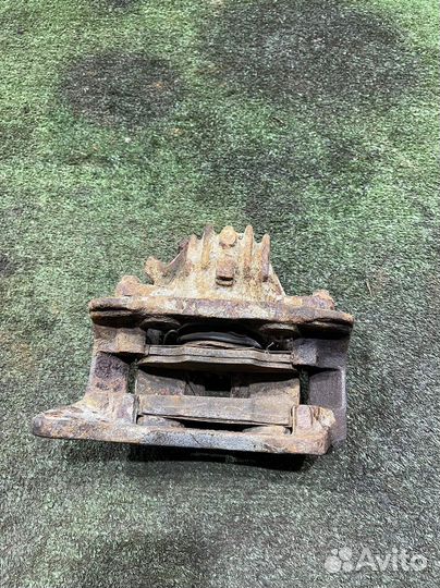 Суппорт передний левый Peugeot 406 1.8