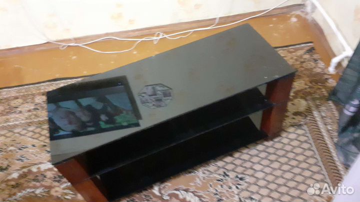 Стеклянная тумба под тв