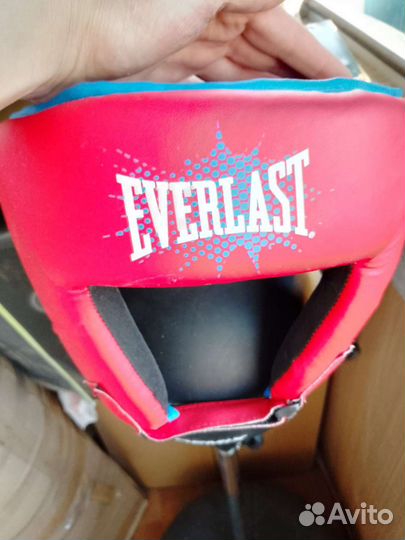 Шлем и перчатки для единоборств, бокса