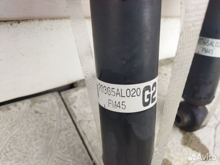 Продам амортизаторы Субару