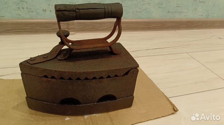 Утюг старинный