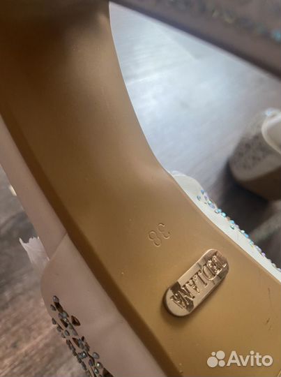 Босоножки женские