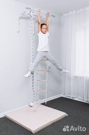 Турник настенный с навесным оборудованием Romana T