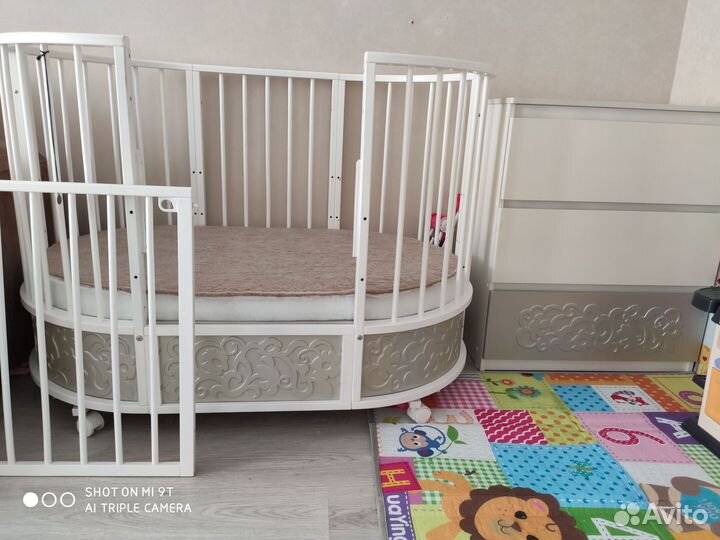 Детская кроватка с комодом