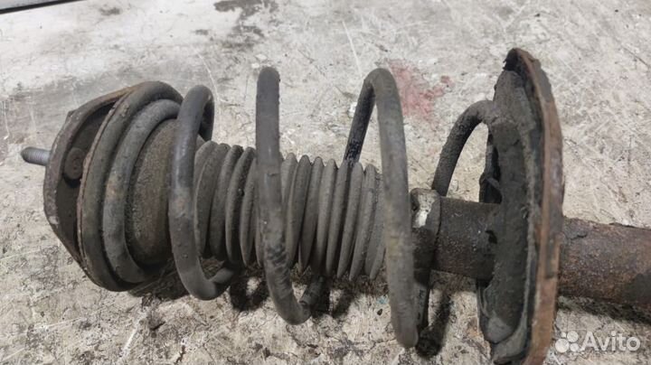 Стойка передняя правая в сборе Toyota Avensis 3 T270