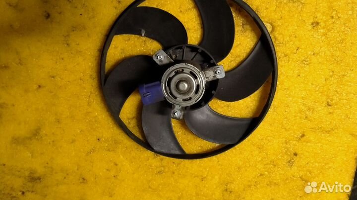 Вентилятор радиатора Renault Logan 2