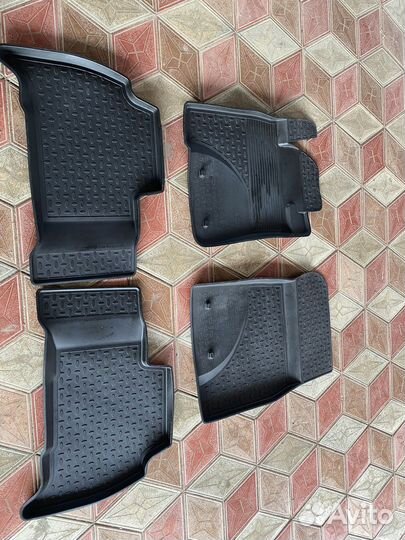 Резиновые коврики Toyota Land Cruiser 200