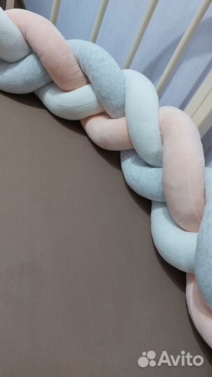 Бортики косички в детскую кроватку