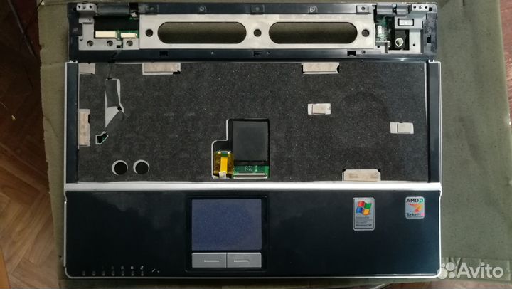 Ноутбук в разобранном виде на запчасти