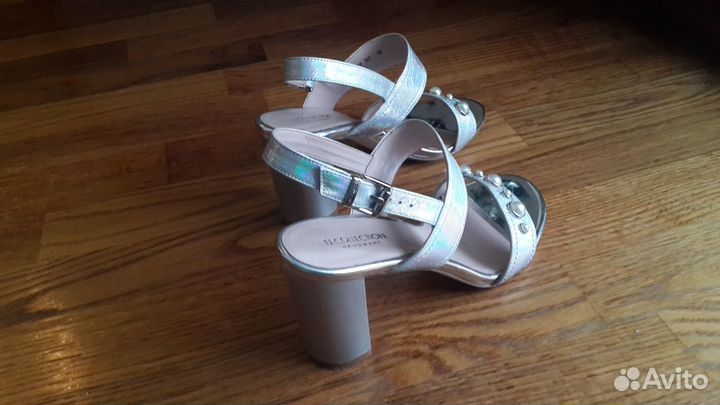 Босоножки 38 разм. Chester