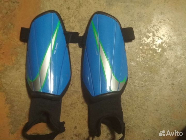 Футбольные щитки