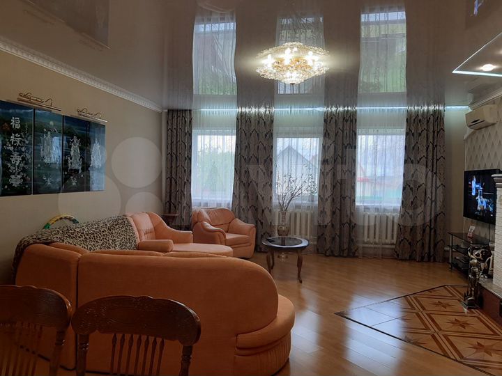 Дом 305 м² на участке 9,3 сот.