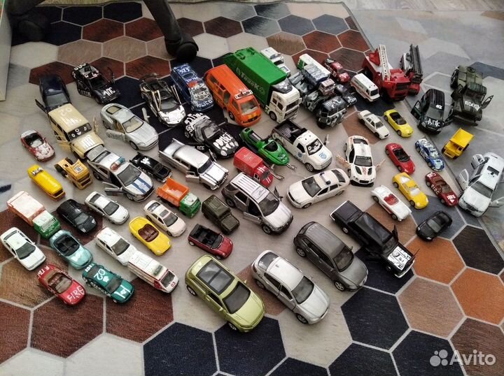 Масштабные модели автомобилей 1:64-1:32