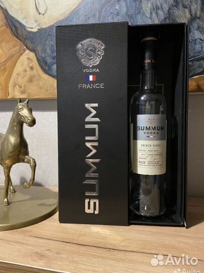 Подарочная коробка и бутылка Summum