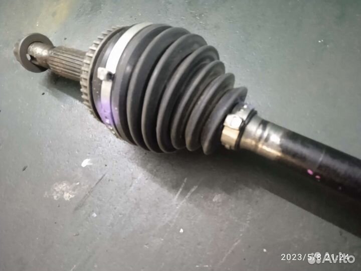 Привод левый toyota avensis 1.8л
