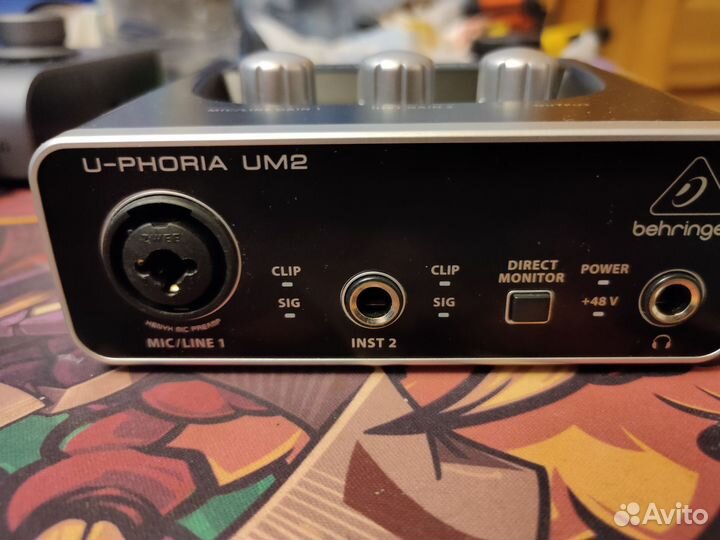 Звуковая карта behringer um2