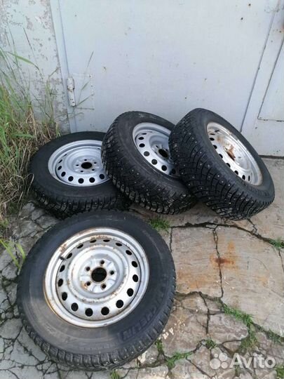 Michelin X-Ice North 215/65 R16