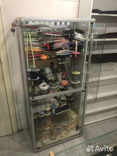 Стеклянный шкаф