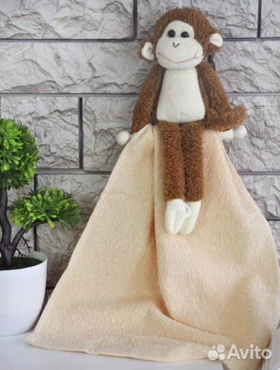 Полотенце с игрушкой