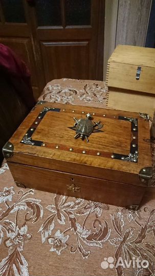 Антикварный ларец, шкатулка, сундучок
