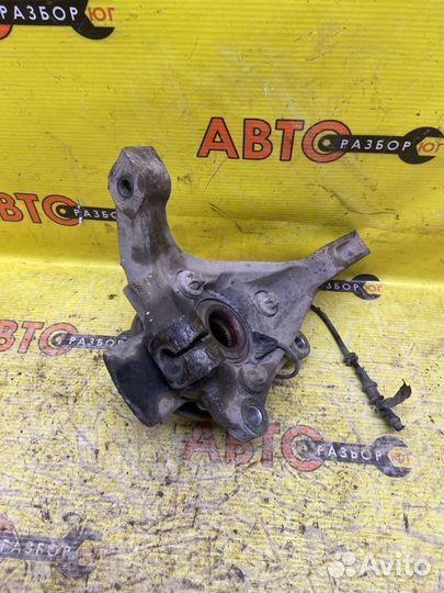 Поворотный кулак передний левый Opel Vectra C